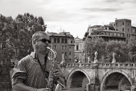 RECUERDOS DE UN VIAJERO IMPENITENTE: UN PASEO ROMANO EN ByN