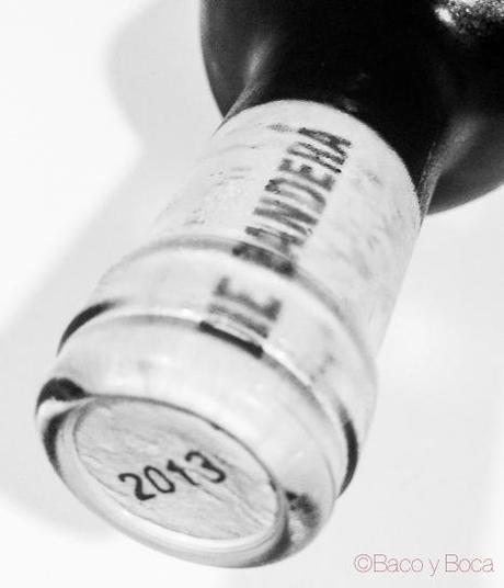 Cuello de bandera blanco y negro