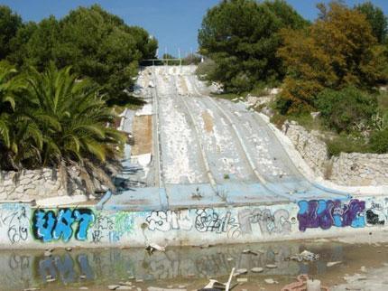 parque-acuático-abandonado-barcelona1