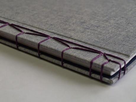 Encuadernación con ventana y cosido japonés.