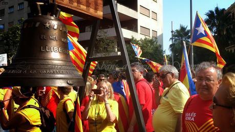 DIADA DE CATALUNYA, 2014,...2.200.000, PERSONAS NOS HEMOS REUNIDO EN BARCELONA,ESTE POST SE LO DEDICO A JOSEP ESTRUEL, DEL BLOG VIVÈNCIES, PETONS I BONA DIADA , UNA ABRAÇADA A Mª ROSA...!!!11-09-2014...!!!