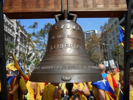 DIADA DE CATALUNYA, 2014,...2.200.000, PERSONAS NOS HEMOS REUNIDO EN BARCELONA,ESTE POST SE LO DEDICO A JOSEP ESTRUEL, DEL BLOG VIVÈNCIES, PETONS I BONA DIADA , UNA ABRAÇADA A Mª ROSA...!!!11-09-2014...!!!