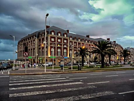 Imagen atardecer sobre el casino de Mar del Plata