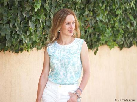 Carlos Escuder peinado In a Trendy Town