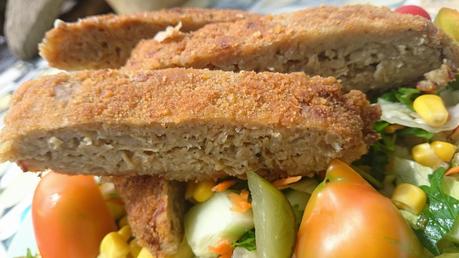 Ensalada estilo Cesar con pollo vegano y salsa Cesar