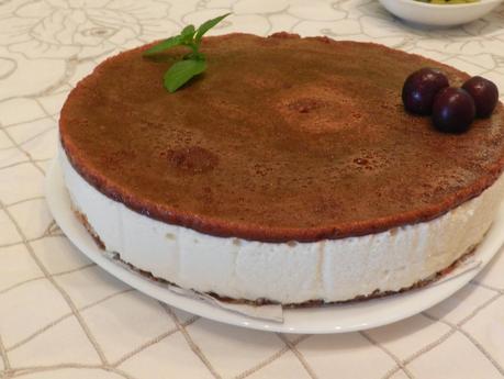 TARTA CREMOSA DE CHOCOLATE BLANCO Y CEREZAS DE BOLEA SIN GLUTEN