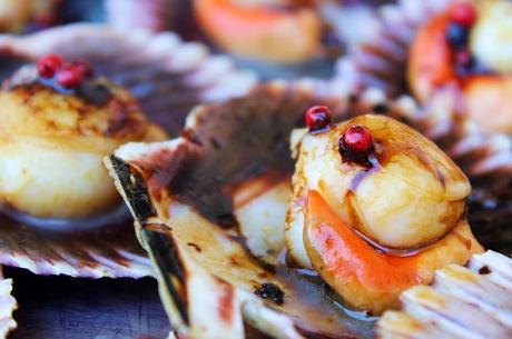 Del mar: zamburiñas a la plancha con pimienta rosa