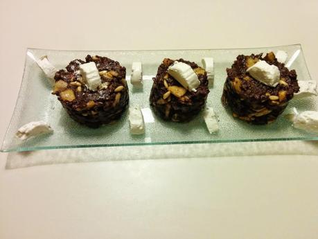 PATÉ DE MORCILLA CON TROPEZONES DE MANZANA