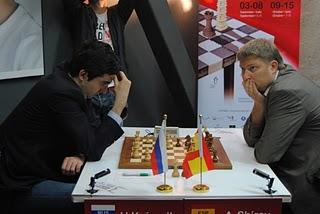 Nueva derrota de Carlsen y Shirov, Bilbao 2010 R2