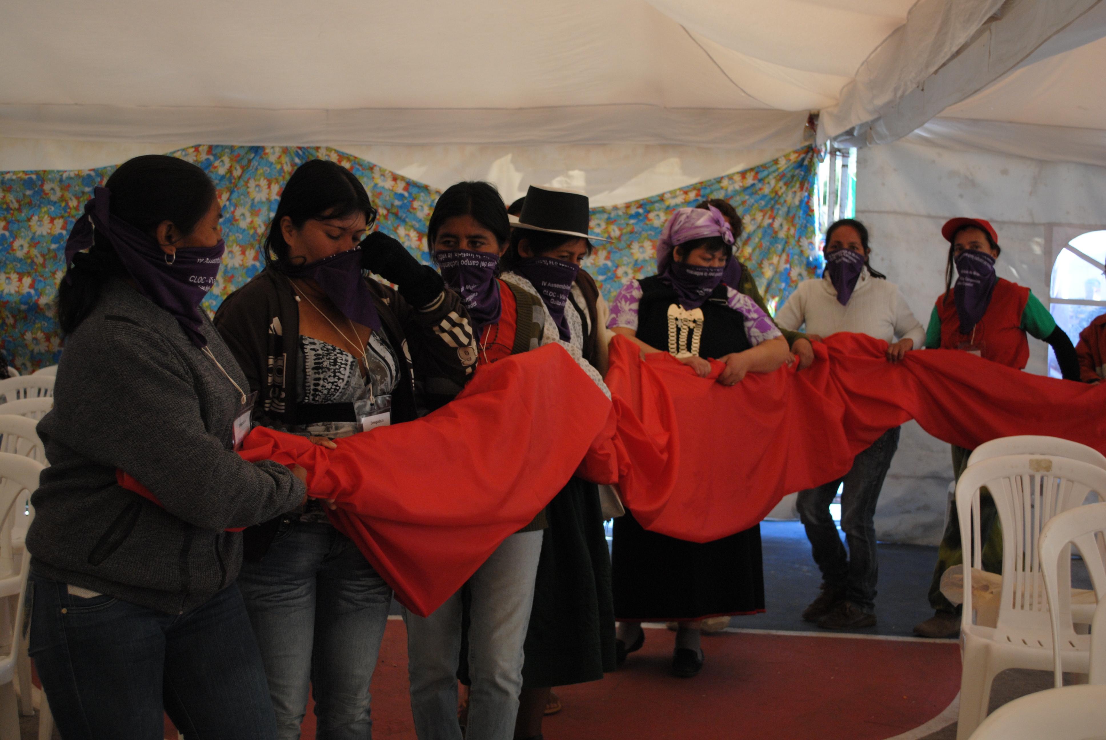 Las Mujeres de la CLOC se toman el útero del mundo