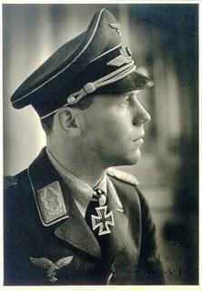 El Führer condecora a Helmuth Wick - 12/10/1940. El Führer condecora a Helmuth Wick - 12/10/1940.