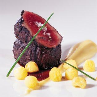 Lomo de ciervo con el puré de ajos y membrillo