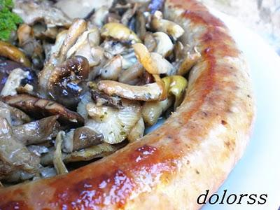 LONGANIZA   A LA BRASA CON SETAS SALTEADAS