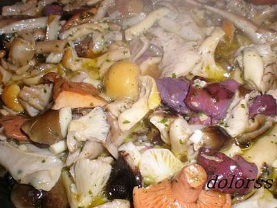 LONGANIZA   A LA BRASA CON SETAS SALTEADAS