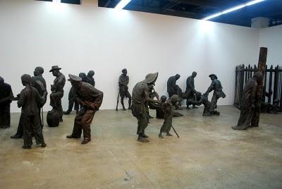 103 esculturas a tamaño real: El patio de la recaudación de la renta