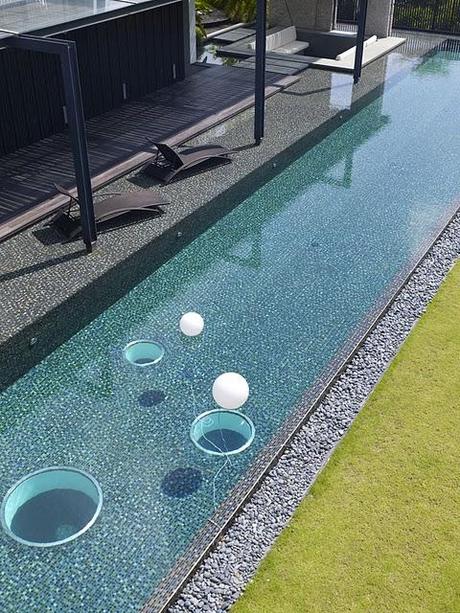 Lámparas globo en el agua Lámparas globo en el agua