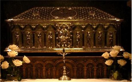 Esta enterrado el apóstol Santiago en Compostela?