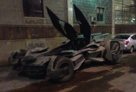 El Batmobile En Acción En El Set De Batman V Superman: Dawn of Justice El Batmobile En Acción En El Set De Batman V Superman: Dawn of Justice