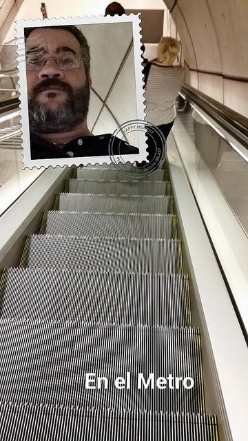 The Other Selfie. En el Metro