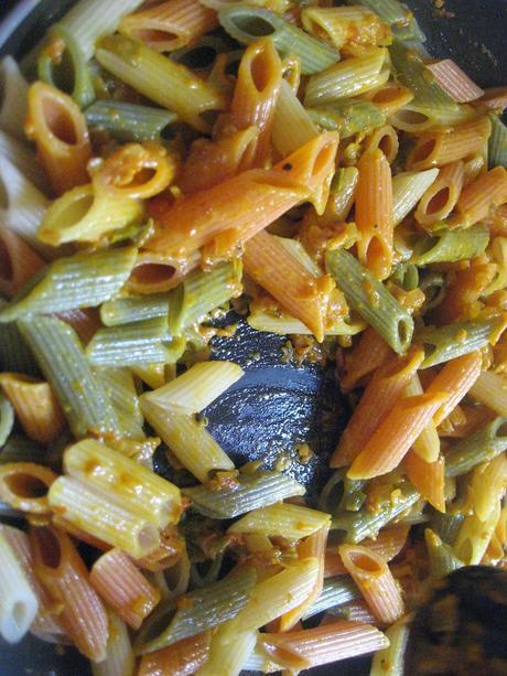 MACARRONES VEGETALES CON PIMIENTOS