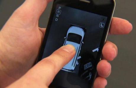 ¿Cómo Estacionar el Automóvil con un Smartphone?