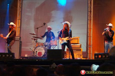 Concierto Redneck Surfers + Coronas + Lulu & the Rockets/サラマンカ祭り　マジョール広場にてライブ編