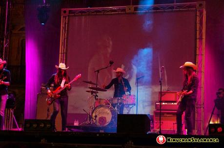 Concierto Redneck Surfers + Coronas + Lulu & the Rockets/サラマンカ祭り　マジョール広場にてライブ編