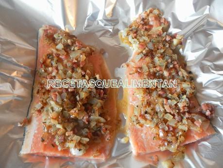 SALMÓN CON BACON Y ESTRAGÓN ESTILO ESCOCÉS
