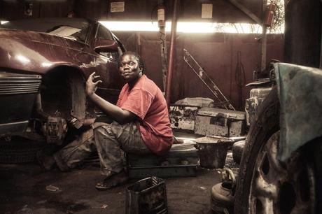 Las poderosas imágenes de las mujeres mecánicas de Senegal