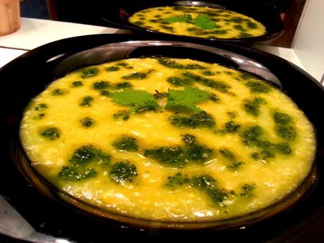 Crema de maíz con mojo verde de cilantro