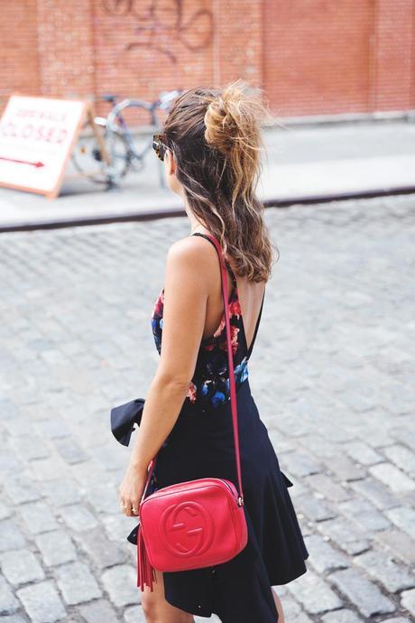 Blazer-Floral_Jumpsuit-Purificacion_Garcia-Gucci_Disco_Bag-Senso_Sandals-Outfit_Street_Style-NYFW-21