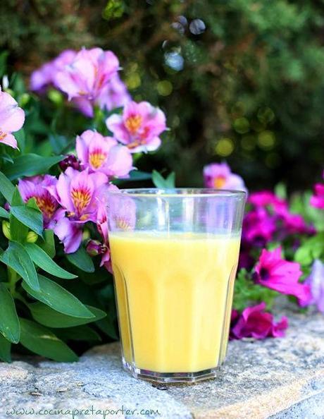 Smoothie de Mango y yogurt Smoothie de Mango y Yogurt- Portada
