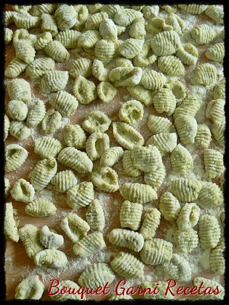 Ñoquis de espárragos con manteca saborizada (¡Al fin es temporada de espárragos!) Ñoquis de espárragos con manteca saborizada (¡Al fin es temporada de espárragos!)