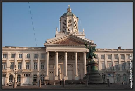 Plaza Real e Iglesia St Jaques Coudenberg Bruselas