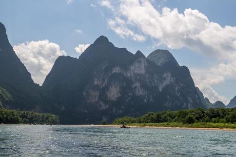 La colina de los 7 caballos, río Li. Tú los ves? Yo tampoco La colina de los 7 caballos, río Li. Tú los ves? Yo tampoco