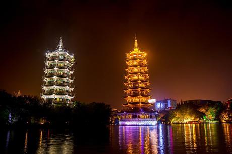 Pagodas by night en Guilin Pagodas by night en Guilin
