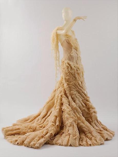 MASTERPIECE. 'Oyster Dress' de Alexander McQueen