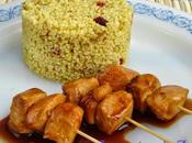 Cous cous cebolla caramelizada, arándanos pollo teriyaki