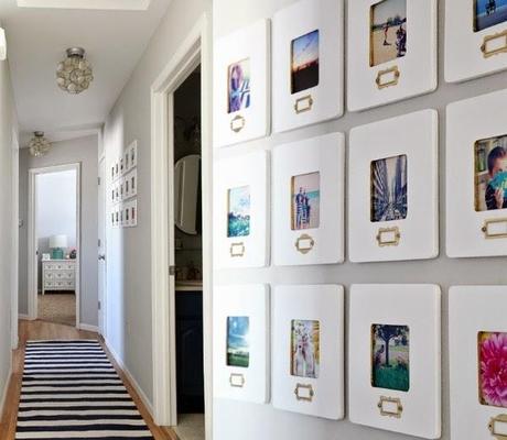 Un collage de fotos y una pared