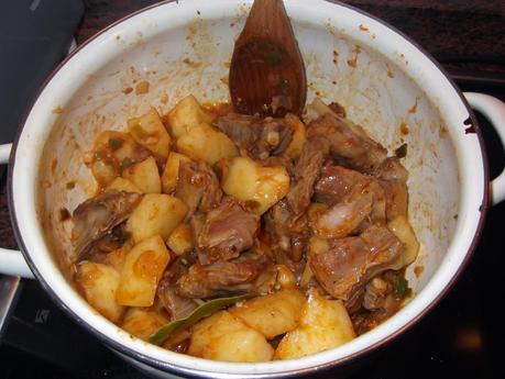 PATATAS GUISADAS CON COSTILLAS
