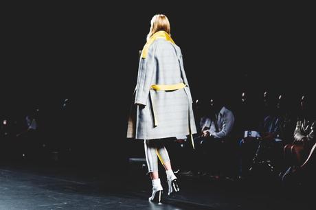 BACKLESS AND PRICELESS MADRID Madrid_Fashion-Week-Juan_Vidal-Priceless-Backless_Top-White_Skirt-Lace_Up_Sandals-Outfit-Street_Style-65