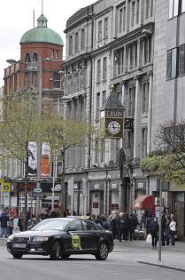 Taxi en hora punta En las calles de Dublín