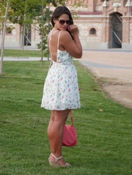 ¡Nuevo look! Vestido de verano sin espalda