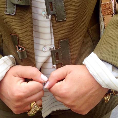 MILITAR GREEN