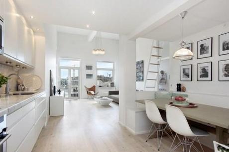 silla butterfly eames muebles de diseño Luminoso loft sueco con vistas lámparas de diseño estilo nórdico escandinavo encimera revestimiento marmol de carrara decoración nordica loft decoración minimalista decoración en blanco y madera blog decoración interiores nórdicos 