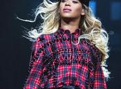 Must Have: wear plaid shirt