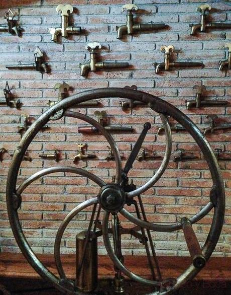 grifos antiguos en bodega Castellroig_