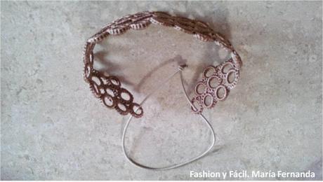 Cintillo o vincha para el cabello hecha con aros forrados de mido punto a crochet (Headband made of rings and crochet)