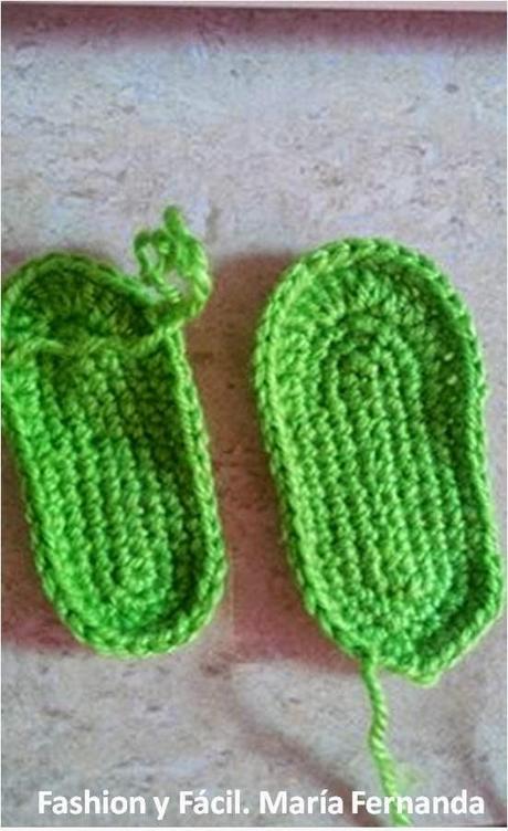Cómo tejer unos zapatitos-sandalias para bebé a crochet (Crocheted baby sandals)