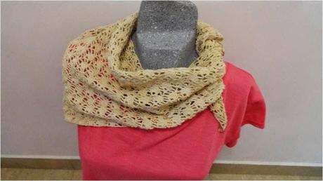 Chal o cuello tejido a ganchillo. Triángulo de crochet (Crochet Shawl or necks: triangle)